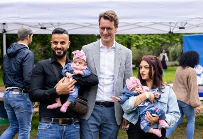 Ministerpräsident Wüst trifft Ehrenpatenkinder und ihre Familien