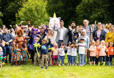 Ministerpräsident Wüst trifft Ehrenpatenkinder und ihre Familien