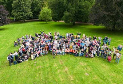 Ministerpräsident Wüst trifft Ehrenpatenkinder und ihre Familien