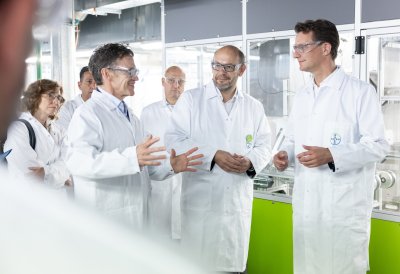 Ministerpräsident Hendrik Wüst besucht Bayer in Monheim