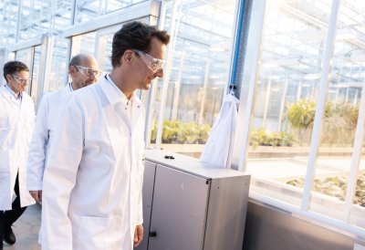 Ministerpräsident Hendrik Wüst besucht Bayer in Monheim