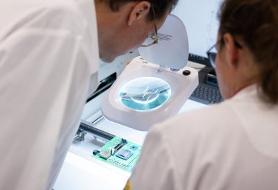 Ministerpräsident Hendrik Wüst besucht das Unternehmen Beckhoff Automation in Verl