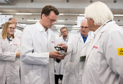 Ministerpräsident Hendrik Wüst besucht das Unternehmen Beckhoff Automation in Verl