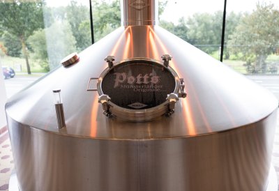 Ministerpräsident Hendrik Wüst besucht die Pott’s Brauerei in Oelde