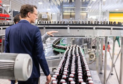 Ministerpräsident Hendrik Wüst besucht die Pott’s Brauerei in Oelde