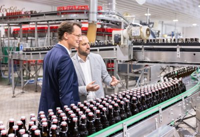 Ministerpräsident Hendrik Wüst besucht die Pott’s Brauerei in Oelde