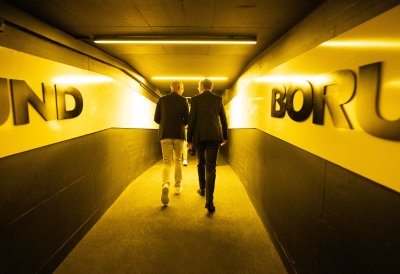 Ministerpräsident Hendrik Wüst besucht gemeinsam mit Aki Watzke das BVB-Lernzentrum in Dortmund