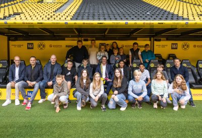 Ministerpräsident Hendrik Wüst besucht gemeinsam mit Aki Watzke das BVB-Lernzentrum in Dortmund