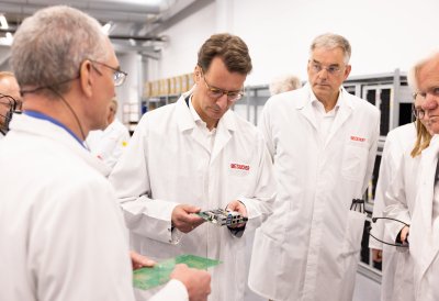 Ministerpräsident Hendrik Wüst besucht das Unternehmen Beckhoff Automation in Verl