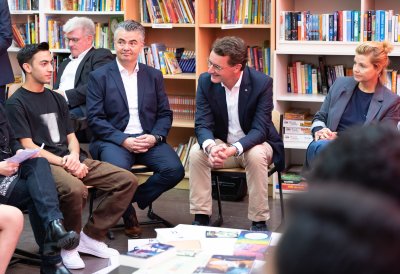 Ministerpräsident Hendrik Wüst besucht die Adolph-Kolping-Schule in Köln