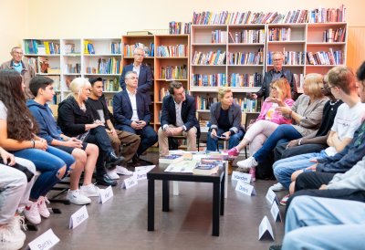 Ministerpräsident Hendrik Wüst besucht die Adolph-Kolping-Schule in Köln
