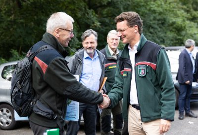 Ministerpräsident Hendrik Wüst besucht gemeinsam mit Manuel Andrack den Königsforst in Köln