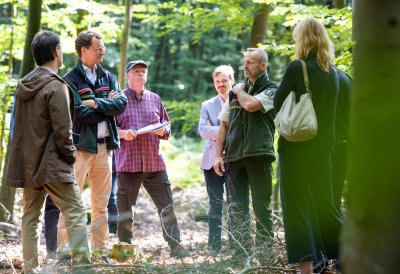 Ministerpräsident Hendrik Wüst besucht gemeinsam mit Manuel Andrack den Königsforst in Köln