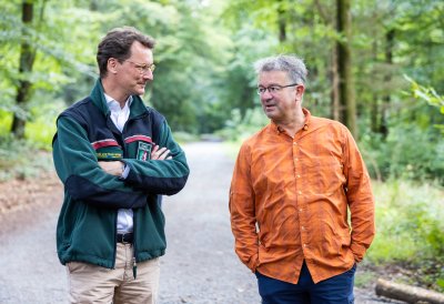 Ministerpräsident Hendrik Wüst besucht gemeinsam mit Manuel Andrack den Königsforst in Köln