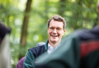 Ministerpräsident Hendrik Wüst besucht gemeinsam mit Manuel Andrack den Königsforst in Köln