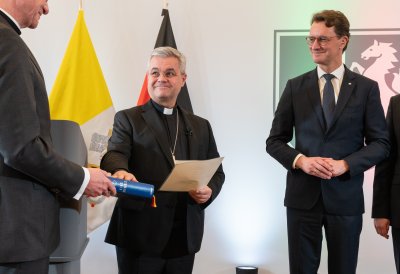 Neuer Erzbischof von Paderborn leistet Treueid auf die freiheitlich-demokratische Grundordnung