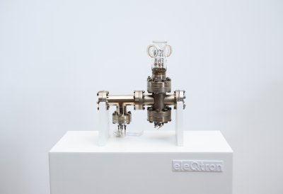 Ministerpräsident Hendrik Wüst und Ministerin Ina Brandes besuchen eleQtron-Superrechner in Siegen