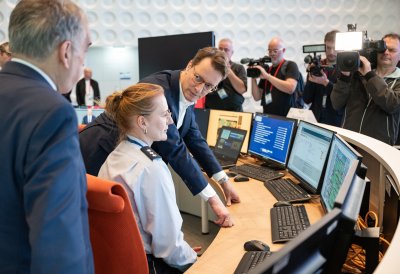 Ministerpräsident Wüst und Innenminister Reul besuchen das International Police Cooperation Center