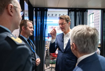 Ministerpräsident Wüst und Innenminister Reul besuchen das International Police Cooperation Center
