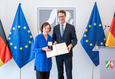 Ministerpräsident Wüst händigt den Bundesverdienstorden an drei Persönlichkeiten aus