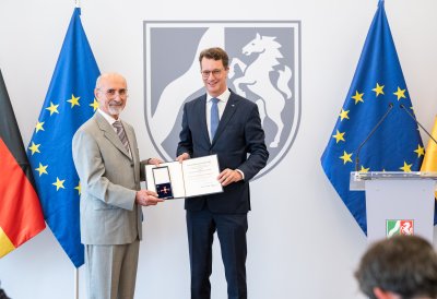 Ministerpräsident Wüst händigt den Bundesverdienstorden an drei Persönlichkeiten aus