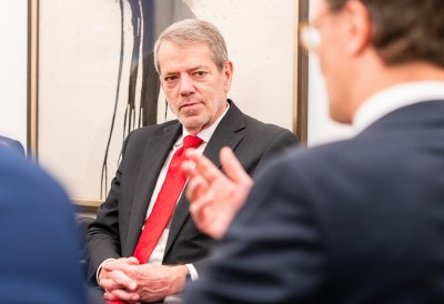 Ministerpräsident Wüst empfängt Gouverneur von Nebraska Jim Pillen 