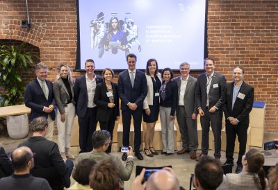 Ministerpräsident hält Rede zu Künstlicher Intelligenz vor Branchenspezialisten bei AI-Symposium