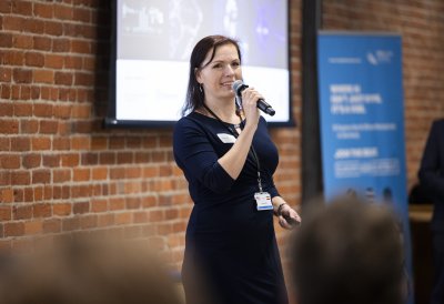 Ministerpräsident hält Rede zu Künstlicher Intelligenz vor Branchenspezialisten bei AI-Symposium