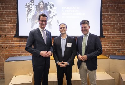 Ministerpräsident hält Rede zu Künstlicher Intelligenz vor Branchenspezialisten bei AI-Symposium