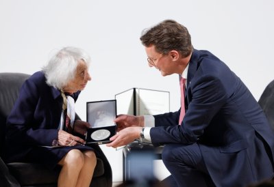 Verleihung der Mevlüde-Genç-Medaille an Margot Friedländer
