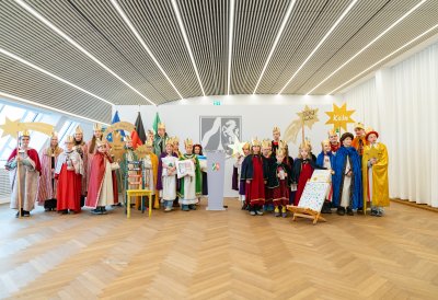 Ministerpräsident Hendrik Wüst empfängt Sternsinger zum traditionellen Dreikönigssingen