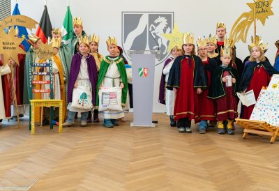 Ministerpräsident Hendrik Wüst empfängt Sternsinger zum traditionellen Dreikönigssingen