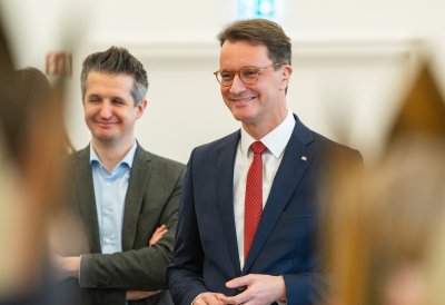 Ministerpräsident Hendrik Wüst empfängt Sternsinger zum traditionellen Dreikönigssingen