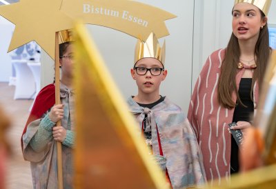 Ministerpräsident Hendrik Wüst empfängt Sternsinger zum traditionellen Dreikönigssingen