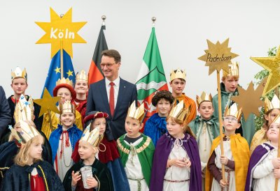 Ministerpräsident Hendrik Wüst empfängt Sternsinger zum traditionellen Dreikönigssingen