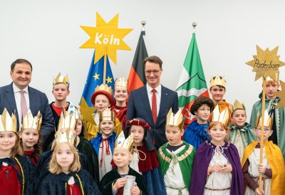 Ministerpräsident Hendrik Wüst empfängt Sternsinger zum traditionellen Dreikönigssingen