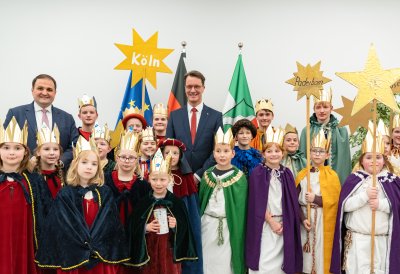 Ministerpräsident Hendrik Wüst empfängt Sternsinger zum traditionellen Dreikönigssingen