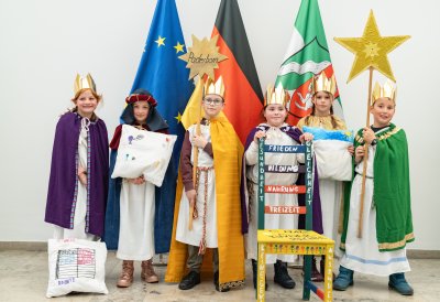 Ministerpräsident Hendrik Wüst empfängt Sternsinger zum traditionellen Dreikönigssingen