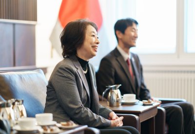 Ministerpräsident Wüst im Gespräch mit der Botschafterin von Japan in Deutschland bei ihrem Antrittsbesuch