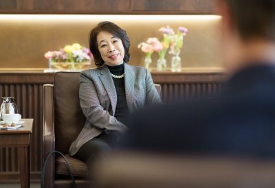 Ministerpräsident Wüst im Gespräch mit der Botschafterin von Japan in Deutschland bei ihrem Antrittsbesuch