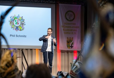 Ministerpräsident Hendrik Wüst verleiht den Karnevalsorden der Landesregierung an Kindertollitäten aus Nordrhein-Westfalen