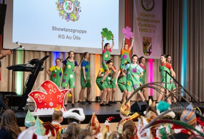 Ministerpräsident Hendrik Wüst verleiht den Karnevalsorden der Landesregierung an Kindertollitäten aus Nordrhein-Westfalen