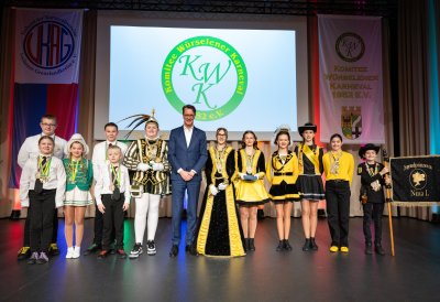 Ministerpräsident Hendrik Wüst verleiht den Karnevalsorden der Landesregierung an Kindertollitäten aus Nordrhein-Westfalen