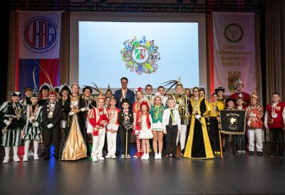 Ministerpräsident Hendrik Wüst verleiht den Karnevalsorden der Landesregierung an Kindertollitäten aus Nordrhein-Westfalen