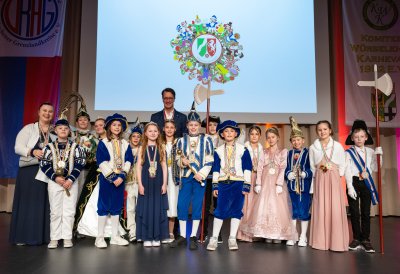 Ministerpräsident Hendrik Wüst verleiht den Karnevalsorden der Landesregierung an Kindertollitäten aus Nordrhein-Westfalen
