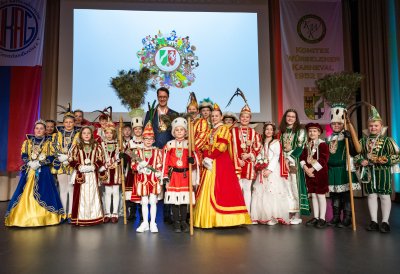 Ministerpräsident Hendrik Wüst verleiht den Karnevalsorden der Landesregierung an Kindertollitäten aus Nordrhein-Westfalen