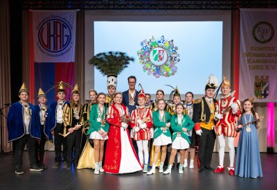 Ministerpräsident Hendrik Wüst verleiht den Karnevalsorden der Landesregierung an Kindertollitäten aus Nordrhein-Westfalen