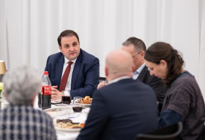 Ministerpräsident Hendrik Wüst lädt zum traditionellen Fastenbrechen in die Staatskanzlei ein