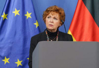 Opferbeauftragte Havliza spricht am Rednerpult