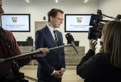 Ministerpräsident Hendrik Wüst gibt ein Pressestatement